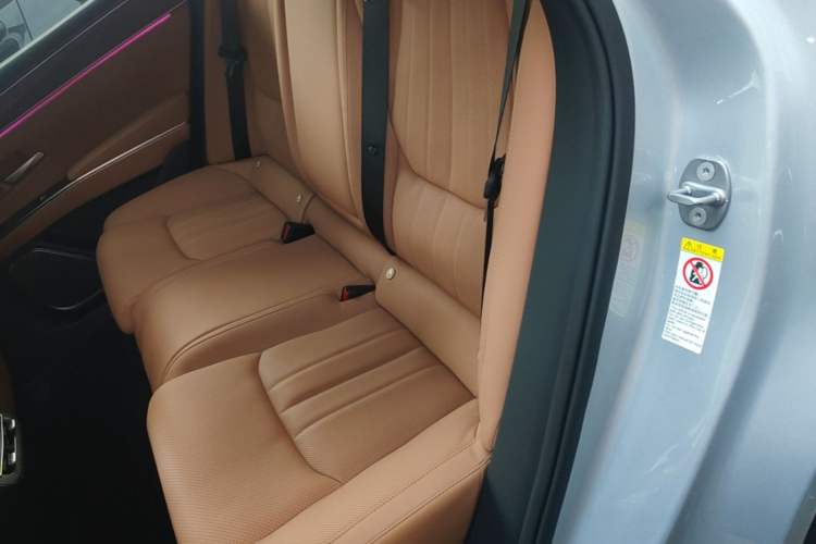 Used BYD Han L 2025 EV Four-Wheel Drive LiDAR Flagship Model Left Rear Seat