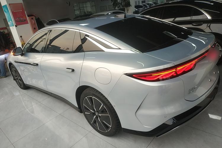 Used BYD Han L 2025 DM-i 200KM LiDAR Luxury Model Left Side