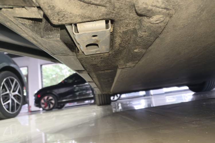 Used BYD Han L 2025 EV Four-Wheel Drive LiDAR Flagship Model Left Side Sill