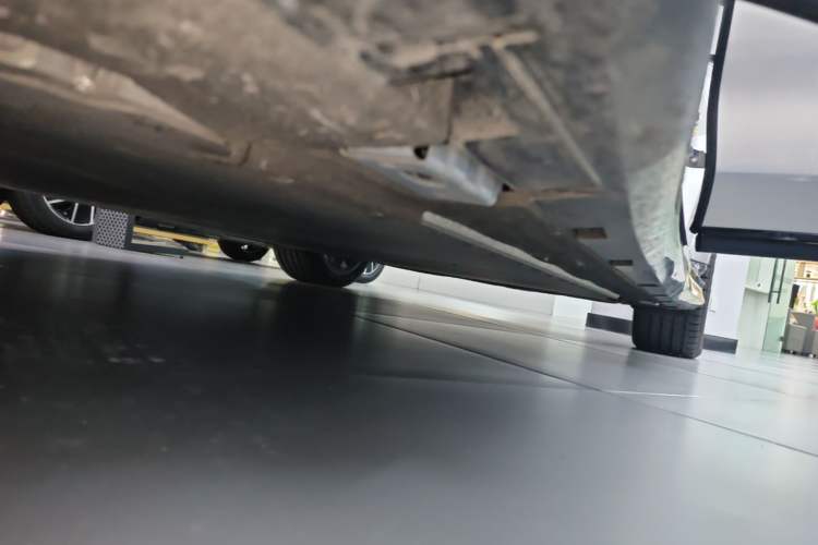 Used BYD Han L 2025 EV Four-Wheel Drive LiDAR Flagship Model Left Side Sill