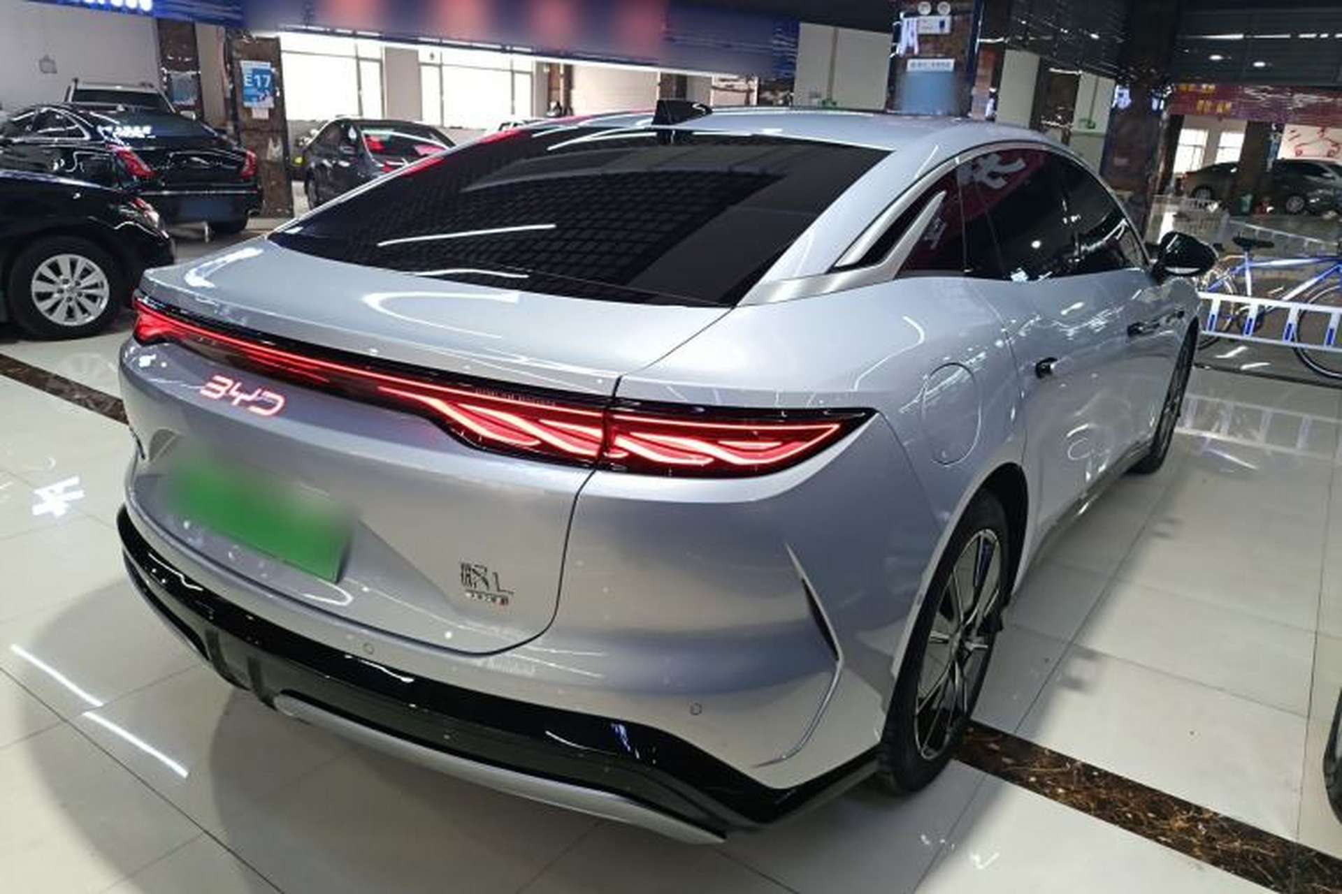 Used BYD Han L 2025 DM-i 200KM LiDAR Luxury Model Rear Right 45 Deg