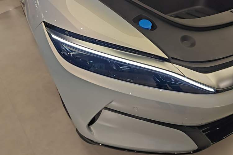 Used BYD Han L 2025 EV Four-Wheel Drive LiDAR Flagship Model Right Front Headlight