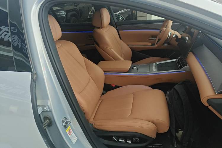 Used BYD Han L 2025 EV Four-Wheel Drive LiDAR Flagship Model Right Front Seat