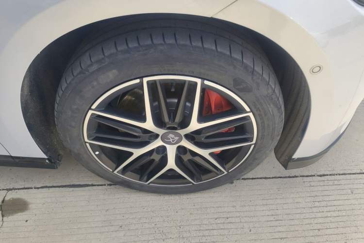 Used BYD Han L 2025 EV Four-Wheel Drive LiDAR Flagship Model Right Front Wheel Hub