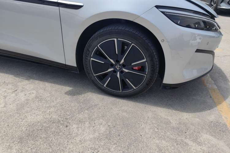 Used BYD Han L 2025 EV 701 km LiDAR Flagship Edition Right Front Wheel Hub