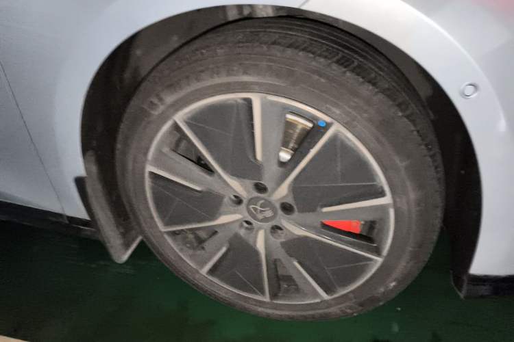 Used BYD Han L 2025 EV 701KM LiDAR Deluxe Edition Right Front Wheel Hub