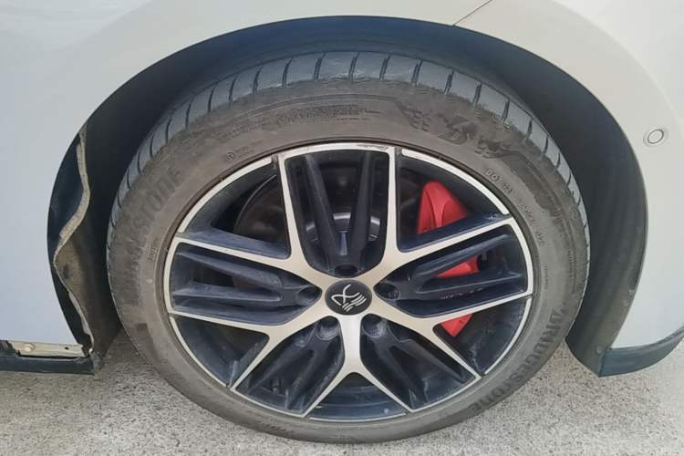 Used BYD Han L 2025 EV Four-Wheel Drive LiDAR Flagship Model Right Front Wheel Hub