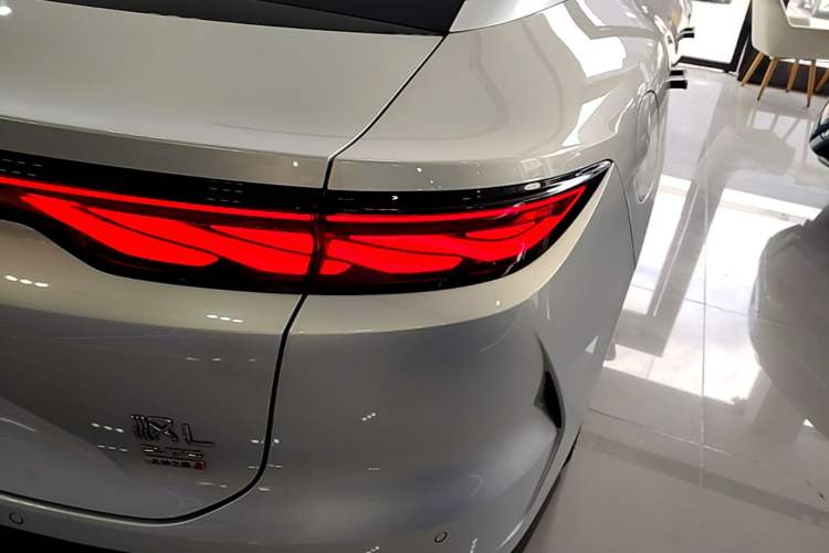 Used BYD Han L 2025 EV Four-Wheel Drive LiDAR Flagship Model Right Rear Taillight