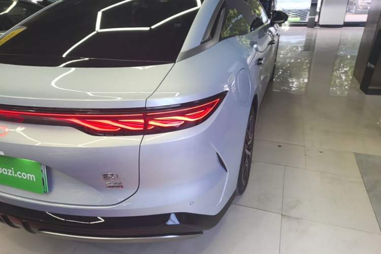 Used BYD Han L 2025 EV Four-Wheel Drive LiDAR Flagship Model Right Rear Taillight