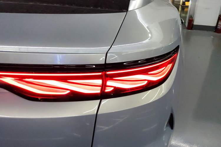 Used BYD Han L 2025 EV Four-Wheel Drive LiDAR Flagship Model Right Rear Taillight