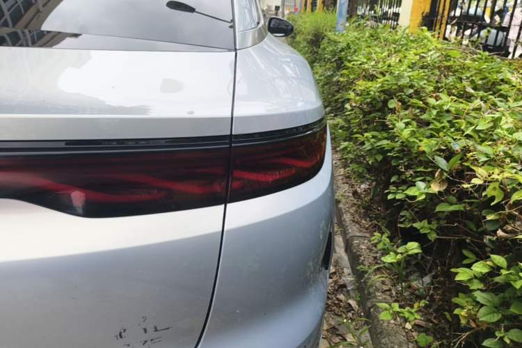 Used BYD Han L 2025 EV Four-Wheel Drive LiDAR Flagship Model Right Rear Taillight