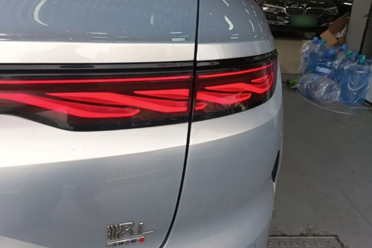 Used BYD Han L 2025 EV 701 km LiDAR Flagship Edition Right Rear Taillight