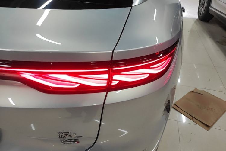 Used BYD Han L 2025 EV Four-Wheel Drive LiDAR Flagship Model Right Rear Taillight