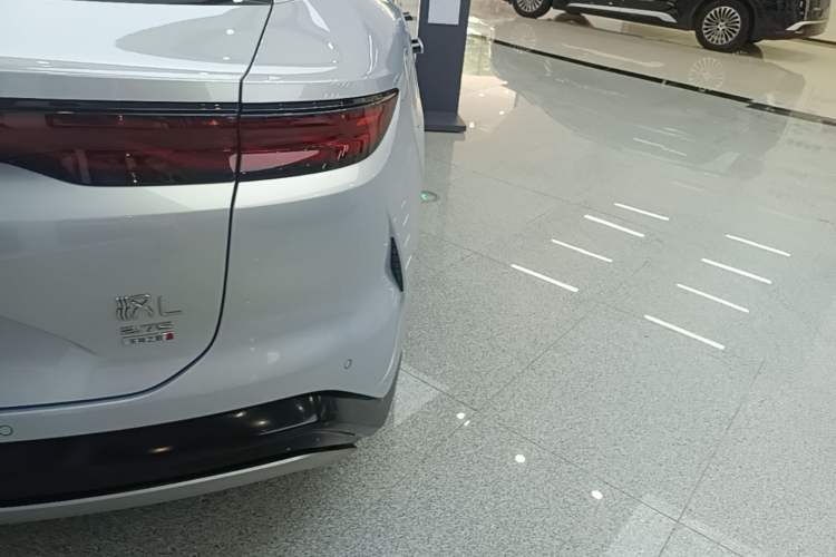 Used BYD Han L 2025 EV Four-Wheel Drive LiDAR Flagship Model Right Rear Taillight