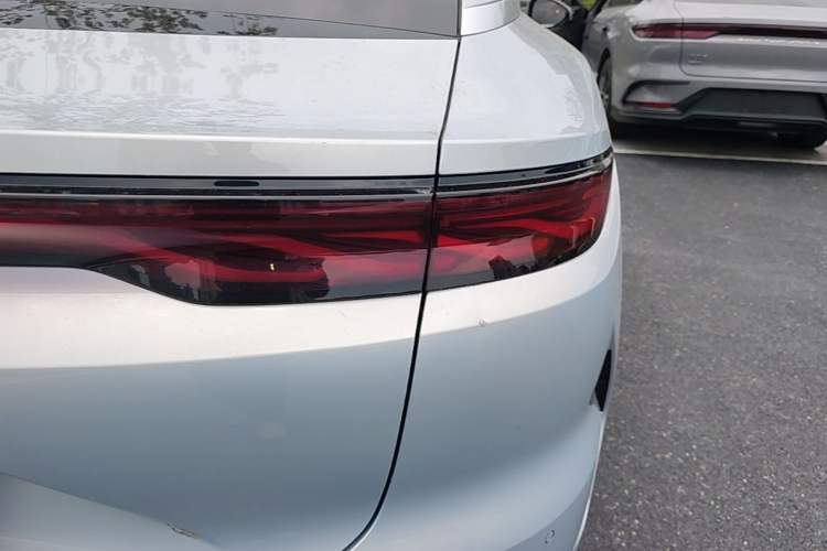 Used BYD Han L 2025 EV Four-Wheel Drive LiDAR Flagship Model Right Rear Taillight