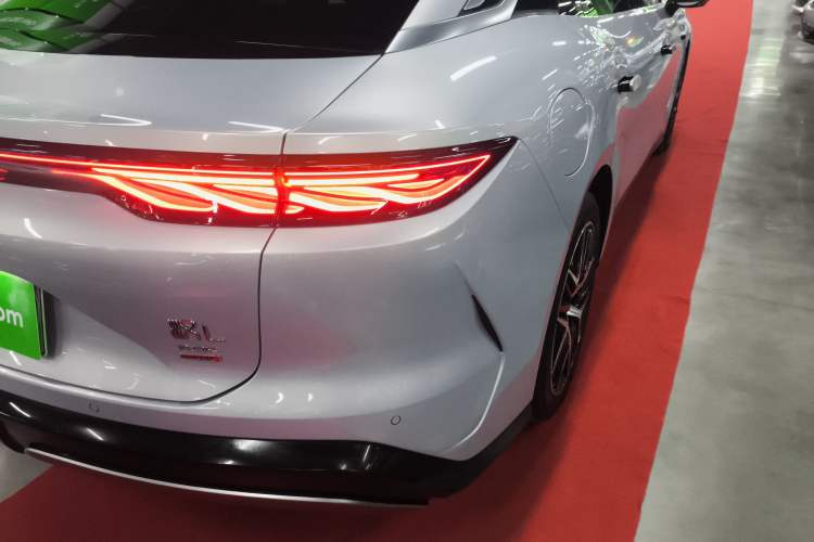 Used BYD Han L 2025 DM-p Four-Wheel-Drive LiDAR Flagship Model Right Rear Taillight