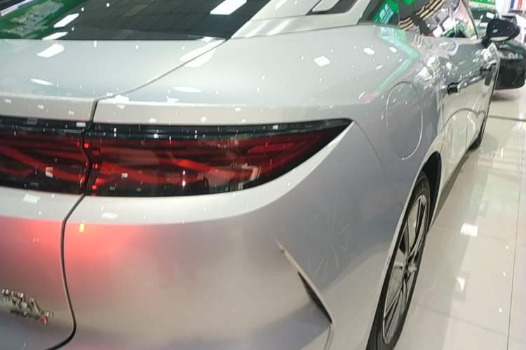 Used BYD Han L 2025 EV 701 km LiDAR Flagship Edition Right Rear Taillight