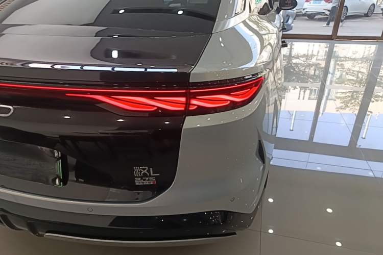 Used BYD Han L 2025 EV Four-Wheel Drive LiDAR Flagship Model Right Rear Taillight