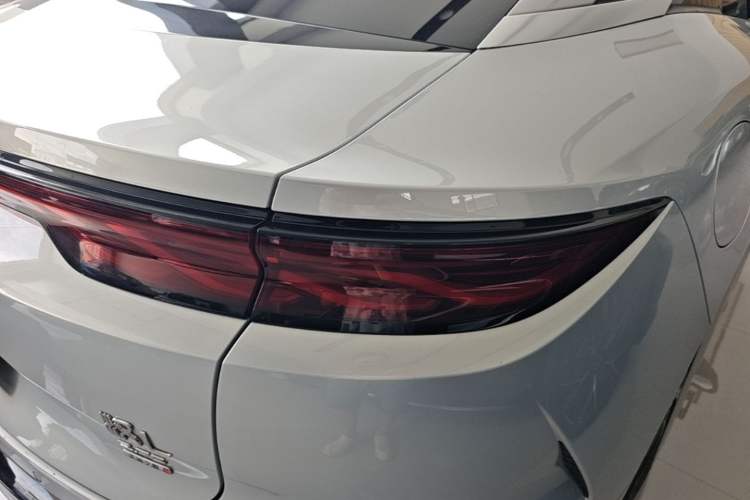 Used BYD Han L 2025 EV Four-Wheel Drive LiDAR Flagship Model Right Rear Taillight
