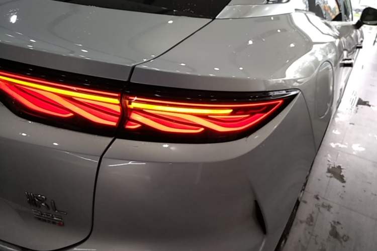 Used BYD Han L 2025 DM-p Four-Wheel-Drive LiDAR Flagship Model Right Rear Taillight
