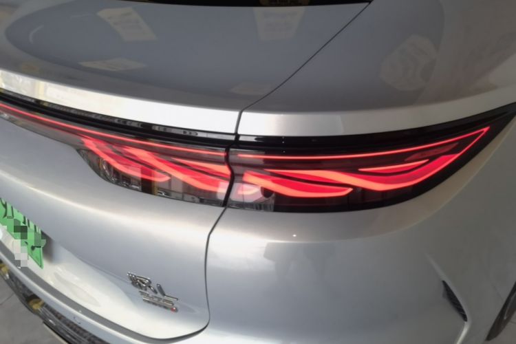 Used BYD Han L 2025 EV Four-Wheel Drive LiDAR Flagship Model Right Rear Taillight