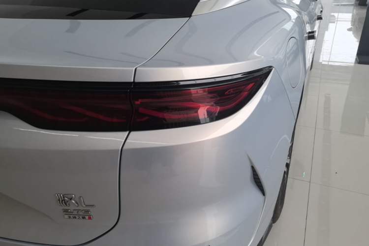 Used BYD Han L 2025 EV Four-Wheel Drive LiDAR Flagship Model Right Rear Taillight