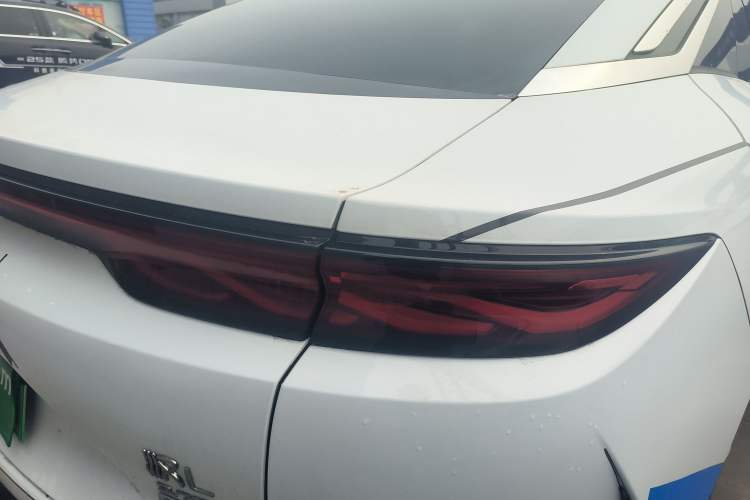 Used BYD Han L 2025 EV 701 km LiDAR Flagship Edition Right Rear Taillight