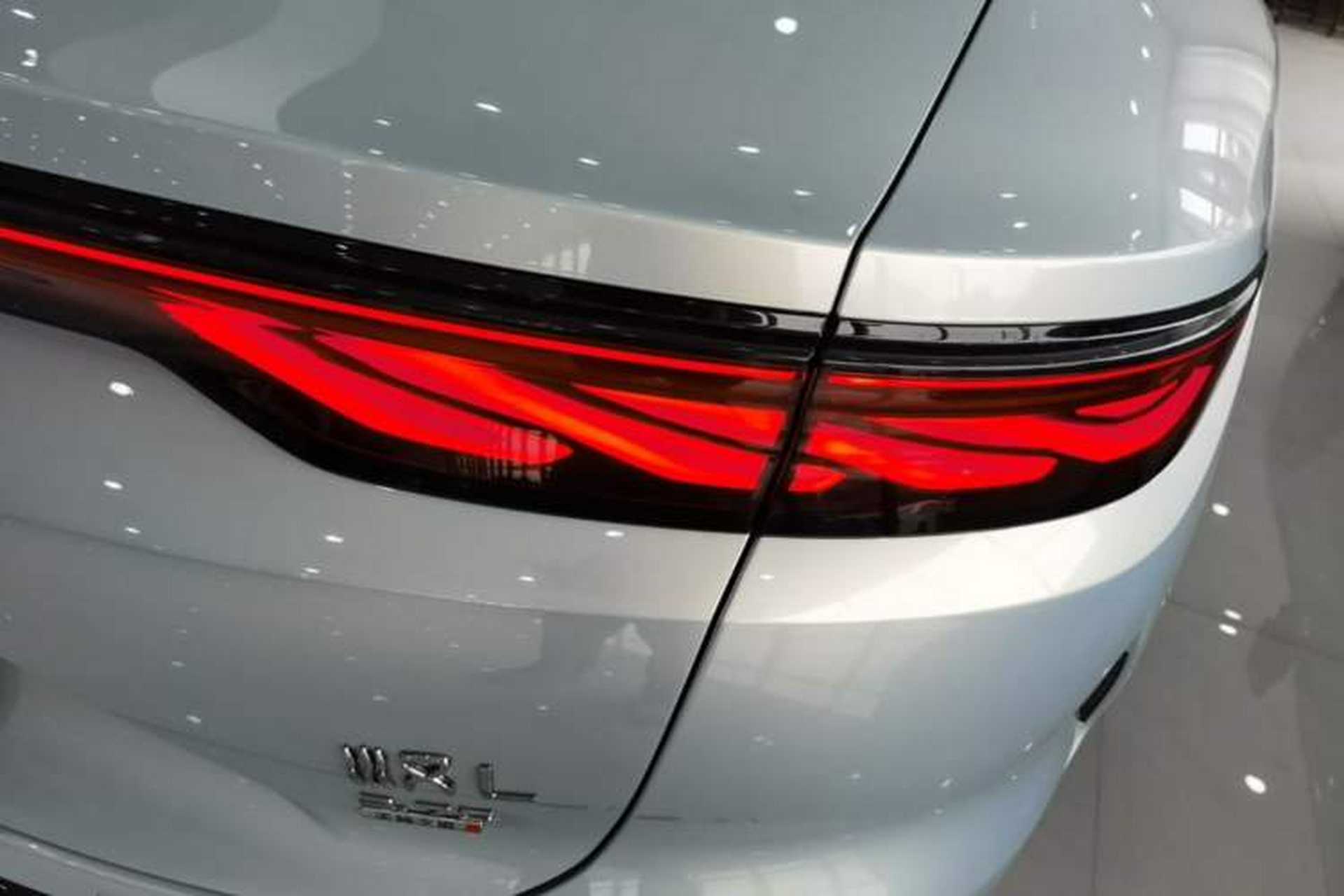 Used BYD Han L 2025 EV Four-Wheel Drive LiDAR Flagship Model Right Rear Taillight