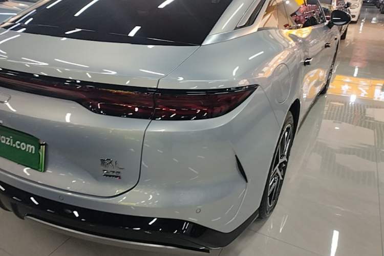 Used BYD Han L 2025 EV Four-Wheel Drive LiDAR Flagship Model Right Rear Taillight