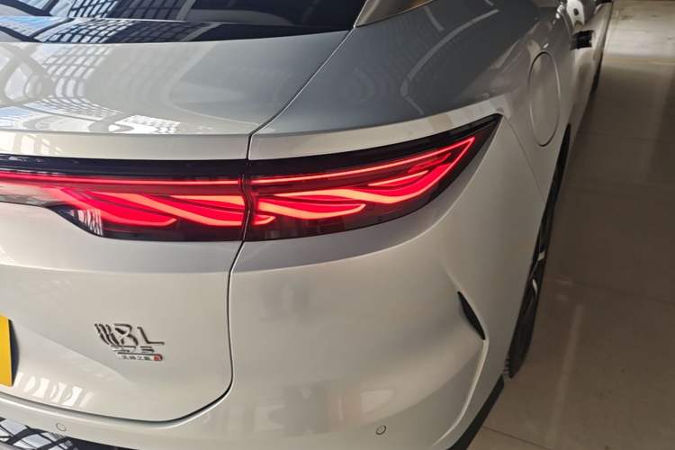 Used BYD Han L 2025 EV Four-Wheel Drive LiDAR Flagship Model Right Rear Taillight