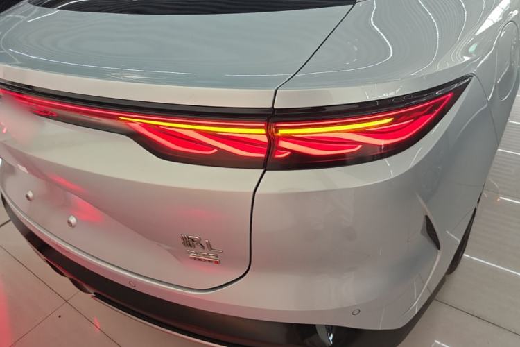 Used BYD Han L 2025 EV Four-Wheel Drive LiDAR Flagship Model Right Rear Taillight