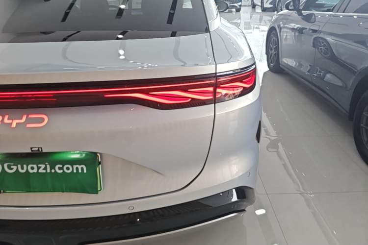 Used BYD Han L 2025 EV Four-Wheel Drive LiDAR Flagship Model Right Rear Taillight