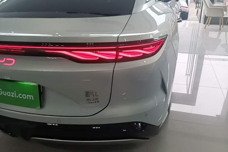 Used BYD Han L 2025 EV Four-Wheel Drive LiDAR Flagship Model Right Rear Taillight