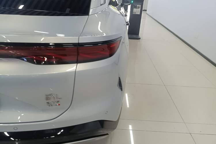 Used BYD Han L 2025 EV Four-Wheel Drive LiDAR Flagship Model Right Rear Taillight