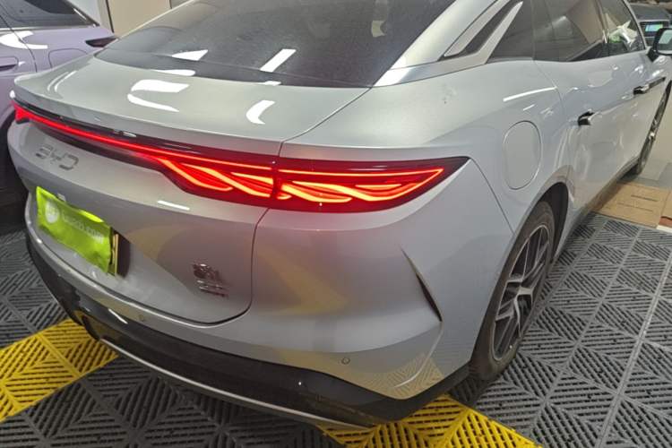 Used BYD Han L 2025 EV Four-Wheel Drive LiDAR Flagship Model Right Rear Taillight