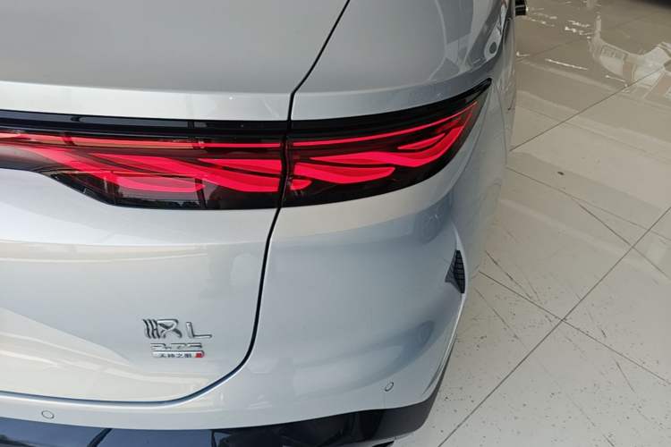 Used BYD Han L 2025 EV Four-Wheel Drive LiDAR Flagship Model Right Rear Taillight
