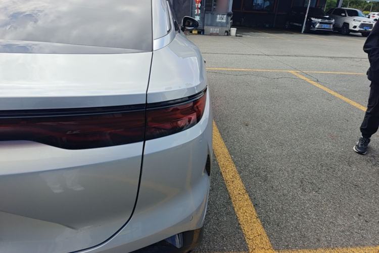 Used BYD Han L 2025 EV Four-Wheel Drive LiDAR Flagship Model Right Rear Taillight