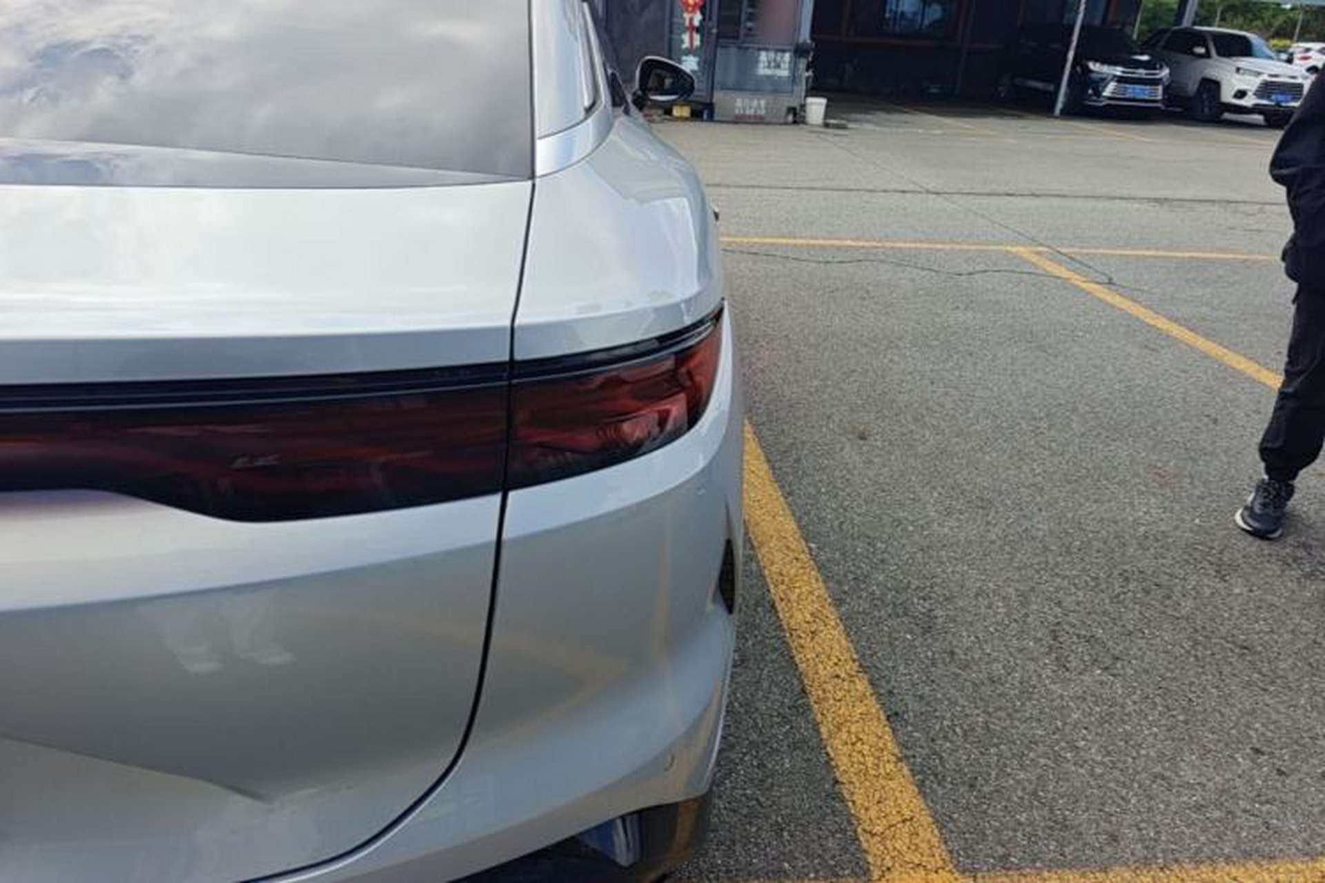 Used BYD Han L 2025 EV Four-Wheel Drive LiDAR Flagship Model Right Rear Taillight