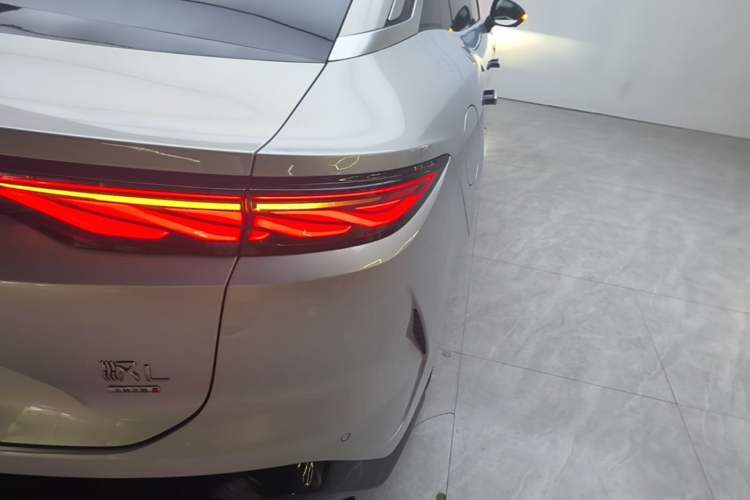 Used BYD Han L 2025 DM-i 200km LiDAR Flagship Model Right Rear Taillight
