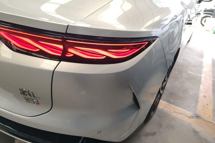 Used BYD Han L 2025 EV Four-Wheel Drive LiDAR Flagship Model Right Rear Taillight