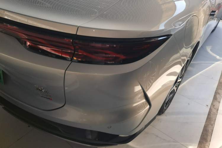 Used BYD Han L 2025 EV Four-Wheel Drive LiDAR Flagship Model Right Rear Taillight