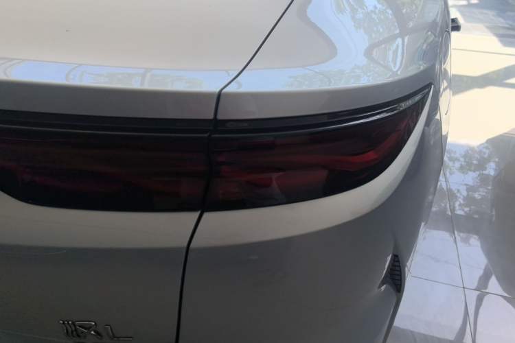 Used BYD Han L 2025 EV Four-Wheel Drive LiDAR Flagship Model Right Rear Taillight