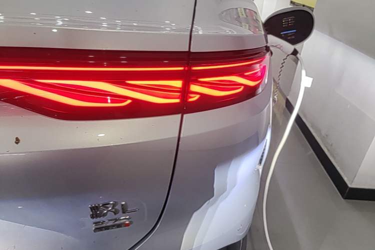 Used BYD Han L 2025 EV Four-Wheel Drive LiDAR Flagship Model Right Rear Taillight