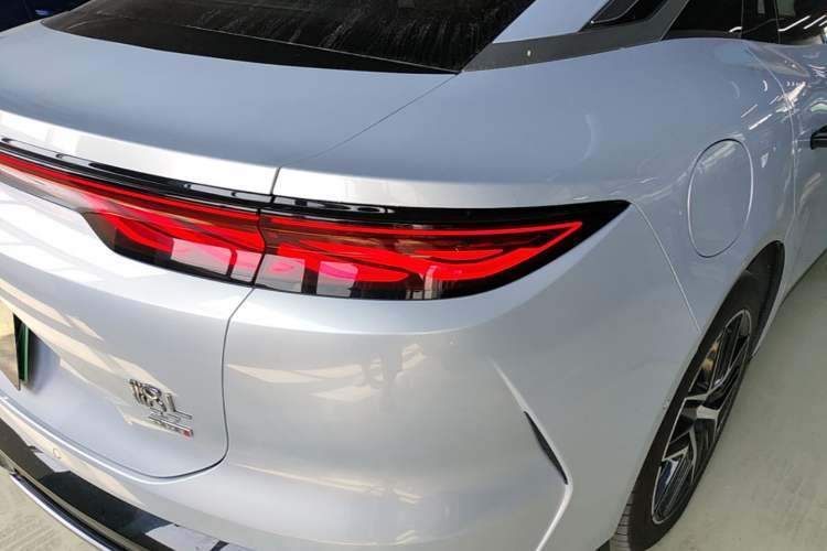 Used BYD Han L 2025 EV Four-Wheel Drive LiDAR Flagship Model Right Rear Taillight