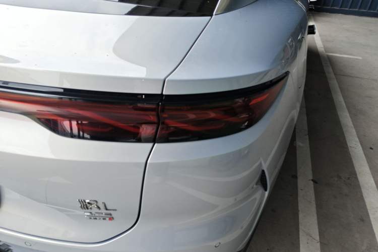 Used BYD Han L 2025 EV Four-Wheel Drive LiDAR Flagship Model Right Rear Taillight