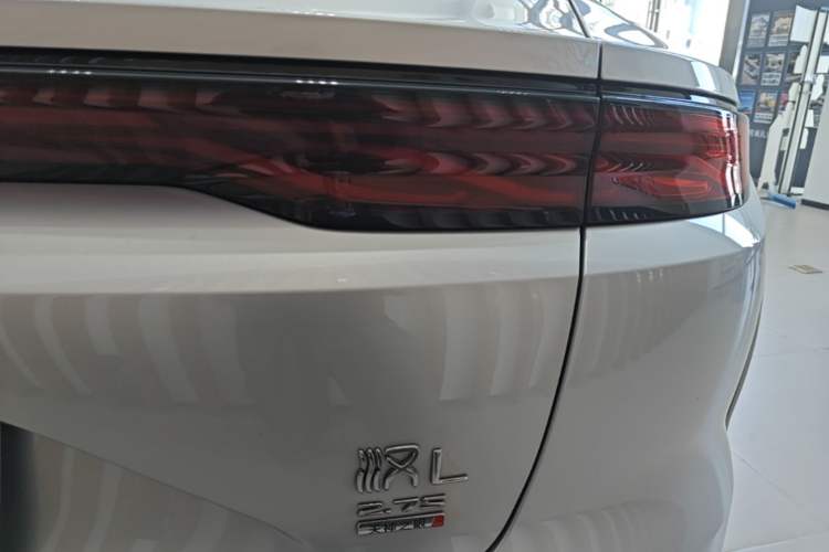 Used BYD Han L 2025 EV Four-Wheel Drive LiDAR Flagship Model Right Rear Taillight
