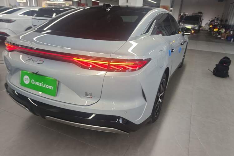 Used BYD Han L 2025 EV Four-Wheel Drive LiDAR Flagship Model Right Rear Taillight
