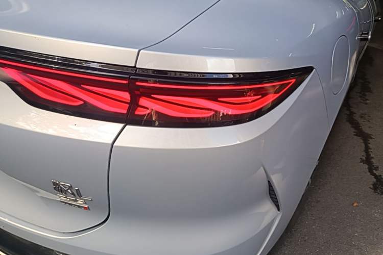 Used BYD Han L 2025 EV Four-Wheel Drive LiDAR Flagship Model Right Rear Taillight