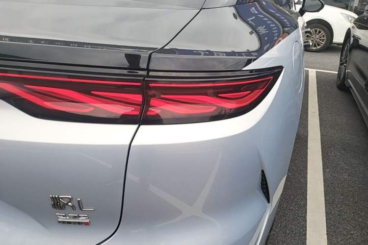 Used BYD Han L 2025 EV Four-Wheel Drive LiDAR Flagship Model Right Rear Taillight
