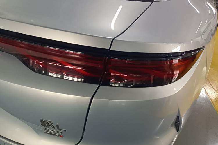 Used BYD Han L 2025 EV Four-Wheel Drive LiDAR Flagship Model Right Rear Taillight